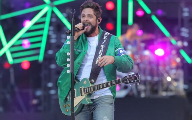 “What a dang year!” Thomas Rhett teases new music, as he says thank you for his latest #1