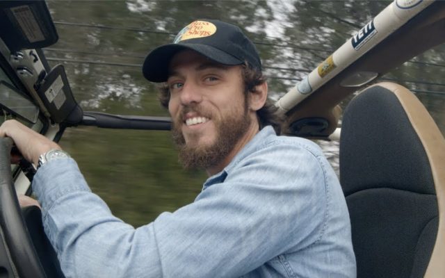 Watch now: Chris Janson keeps the “Good Vibes” going in new music video