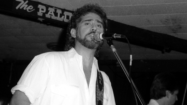 Blake Shelton mourns the passing of eighties country icon Earl Thomas Conley